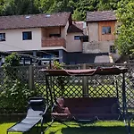 Steinadler Quiet Location Garden, Private Parking Pet Friendly Apartment *