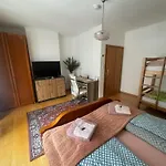 Steinadler Quiet Location Garden, Private Parking Pet Friendly Apartment