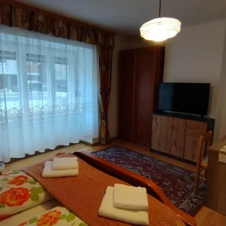 Steinadler Quiet Location Garden, Private Parking Pet Friendly *