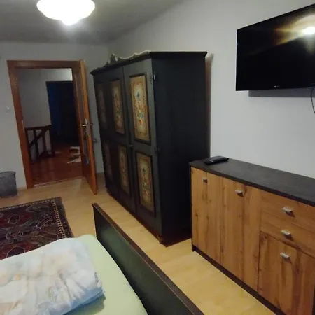 Steinadler Kertes Haz Csendes Helyen Sajat Parkoloval Kutyabarat Apartment *