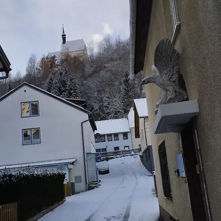 Steinadler Kertes Haz Csendes Helyen Sajat Parkoloval Kutyabarat Apartment