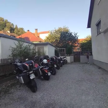 Apartment Steinadler Kertes Haz Csendes Helyen Sajat Parkoloval Kutyabarat Murau