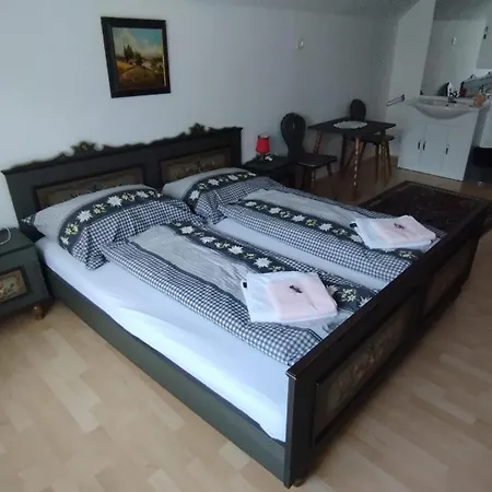 Steinadler Quiet Location Garden, Private Parking Pet Friendly *