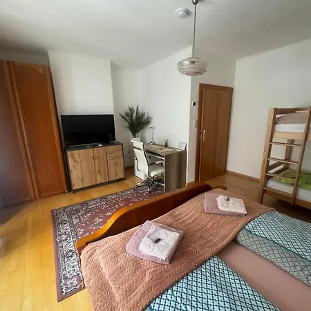 Steinadler Kertes Haz Csendes Helyen Sajat Parkoloval Kutyabarat Apartment