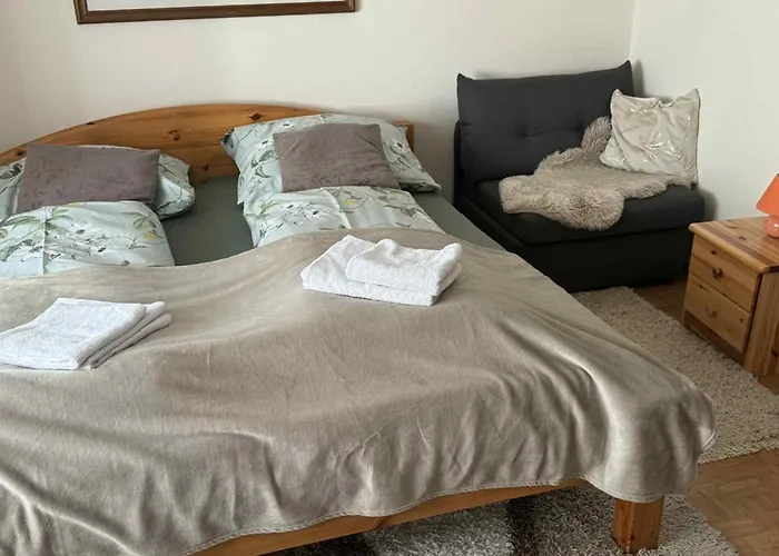 Steinadler Kertes Haz Csendes Helyen Sajat Parkoloval Kutyabarat Murau